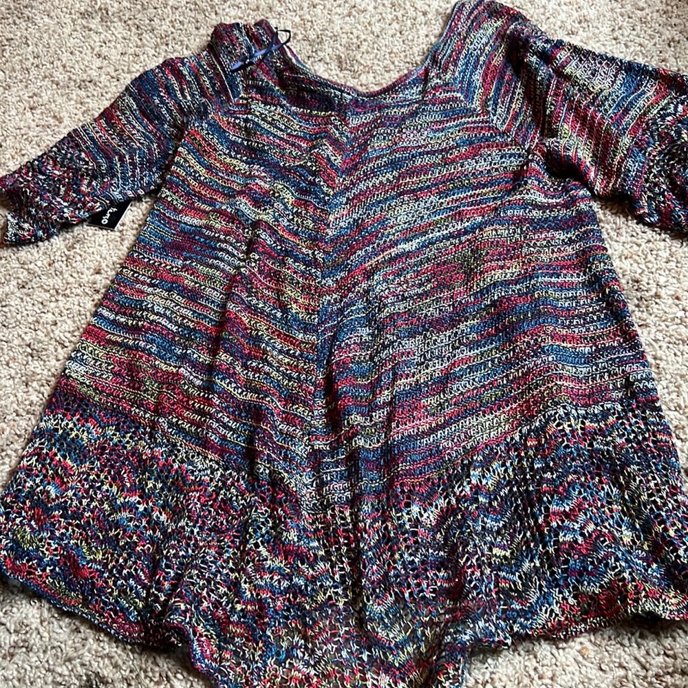 NWT 🏷️ Colorful Top 🖤 - Picture 6 of 6